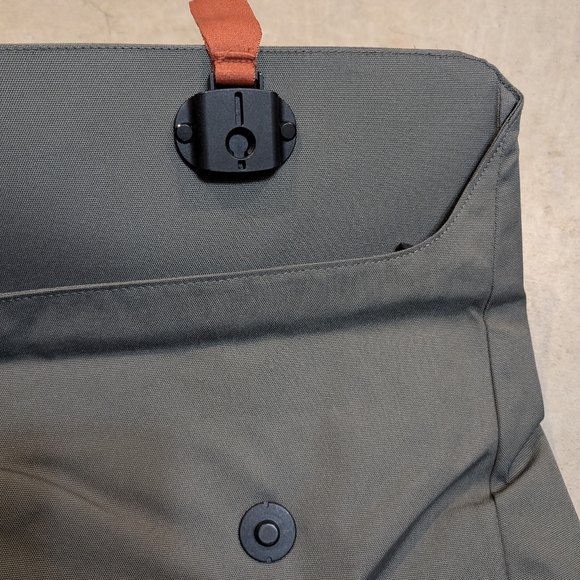 OnePlus Explorer Backpack Gray - Picture 2 of 5